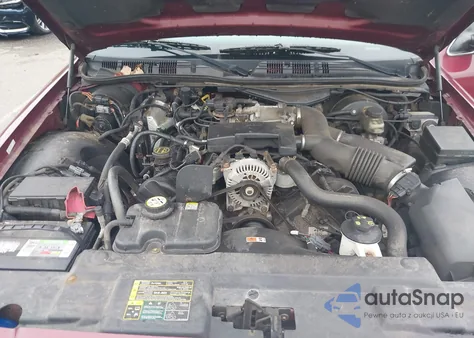 2004 Mercury Grand Marquis Gs z USA, uszkodzony, nr VIN 2MEFM74W74X669720